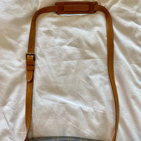 Authentic Louis Vuitton Saint Cloud - Picture 11 of 12